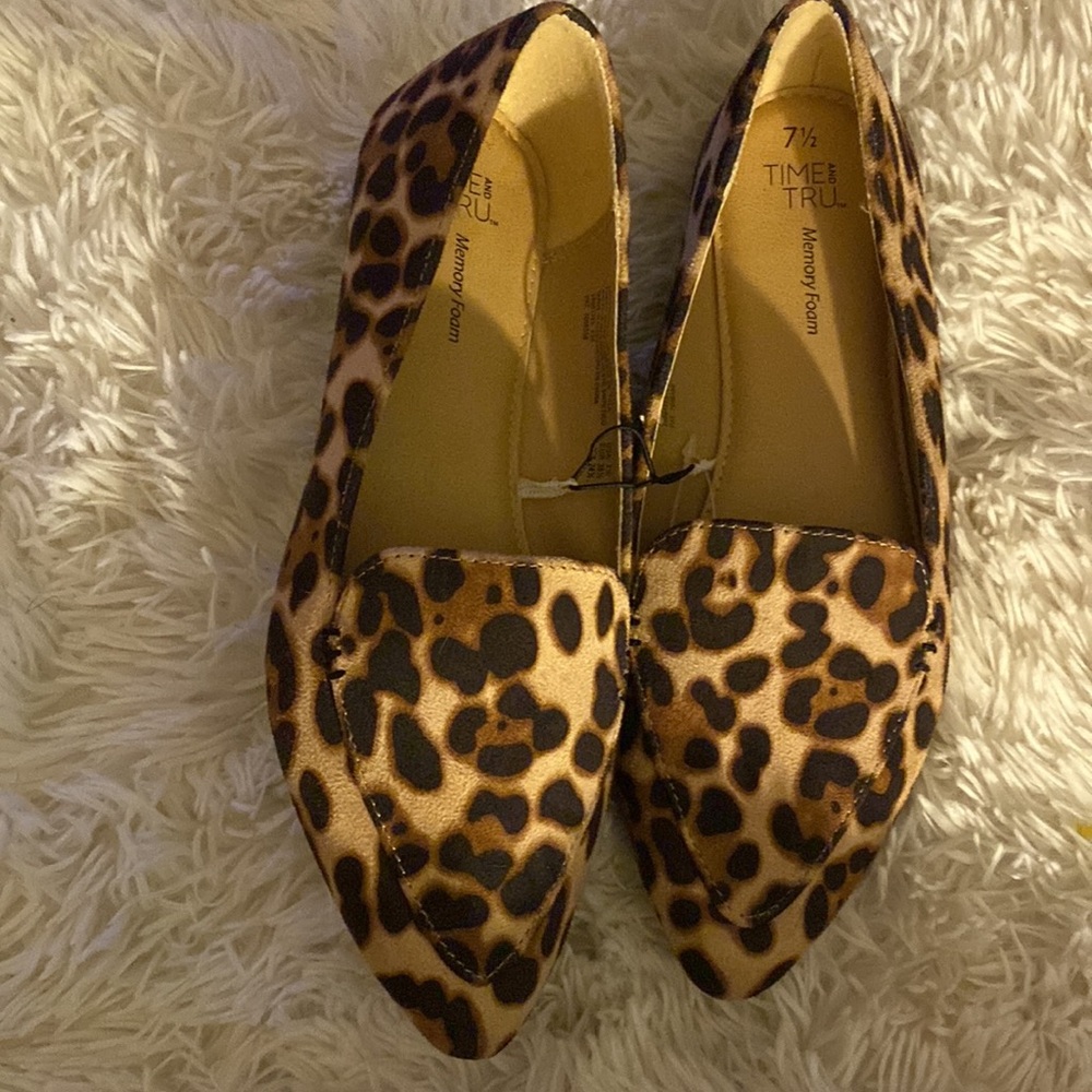 NEW Time and Tru Memory Foam Womens Leopard Flats NWT - Picture 3 of 5